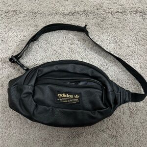 Adidas sling pack